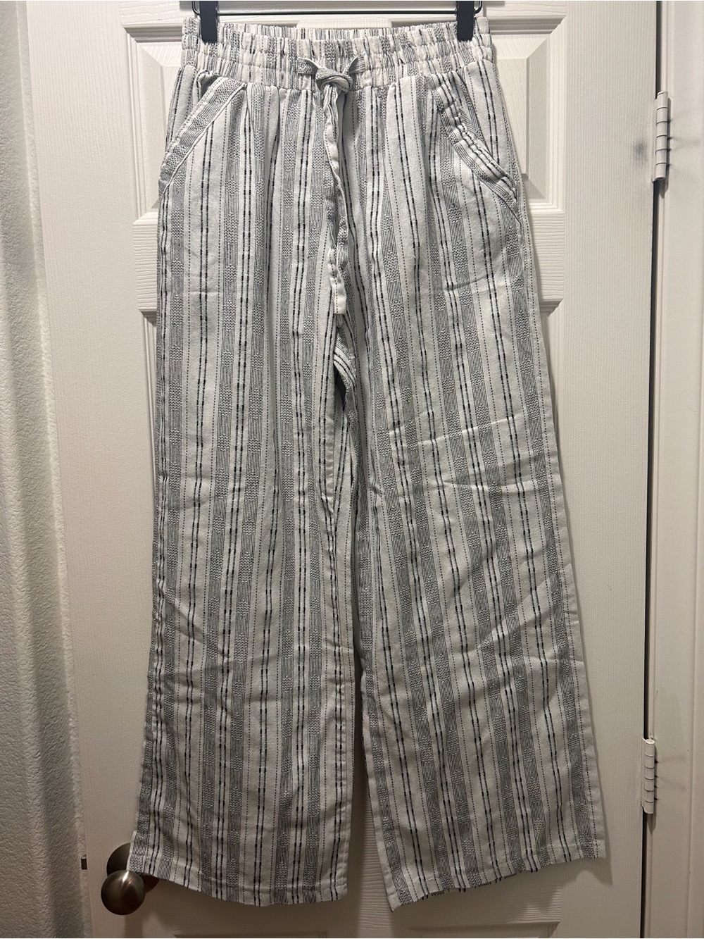 🤍🖤Sienna Sky White & Gray Wide Leg Striped Pants🖤🤍